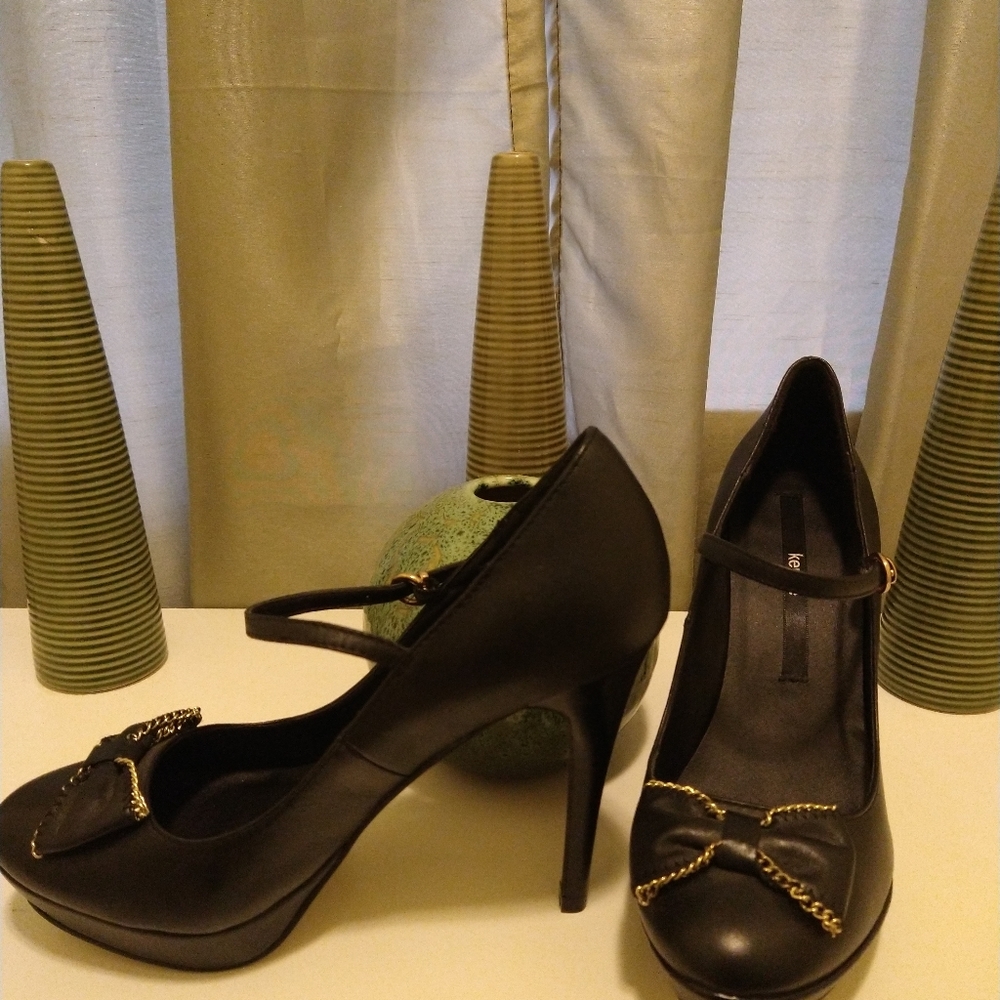 Shoes - Picture 2 of 4